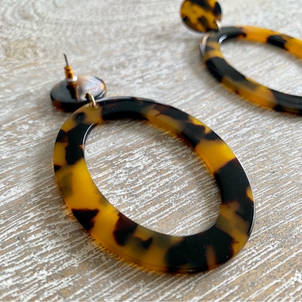 Tortoise Shell Oval Statement Earrings - image 3